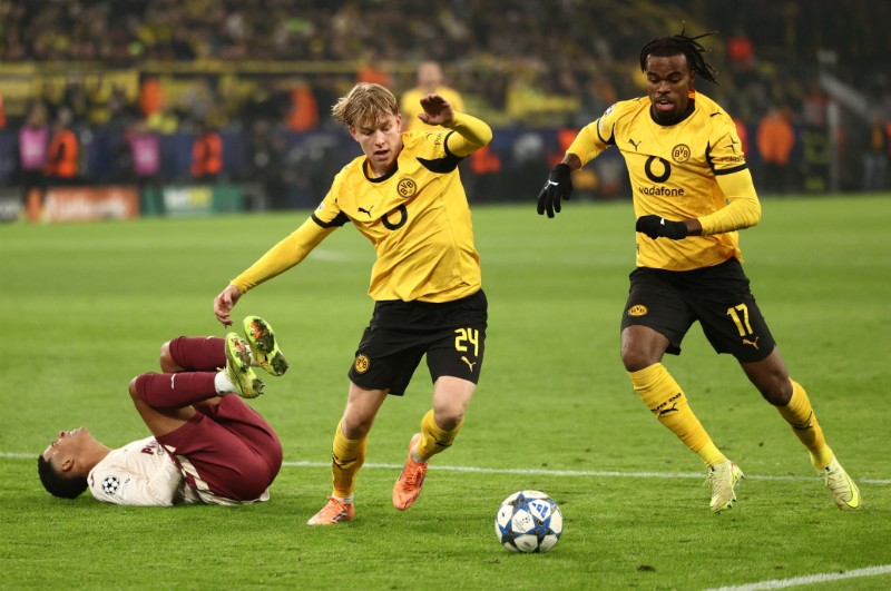 Dortmund gặp khó trước Villarreal